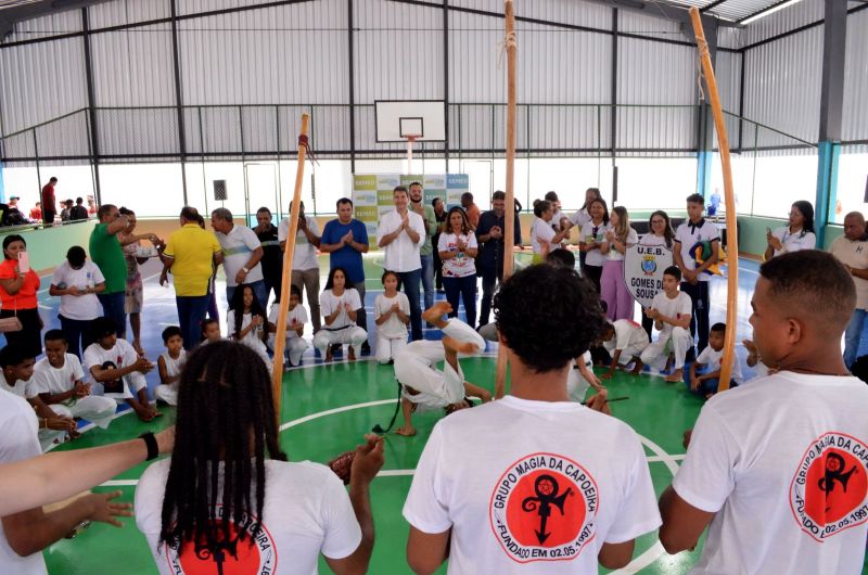 Prefeito Eduardo Braide entrega quadra poliesportiva na UEB Gomes de Sousa, na Zona Rural, totalmente reformada