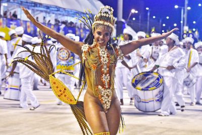 galeria: Primeiro dia de desfile das escolas de samba agita a Passarela do Samba Chico Coimbra
