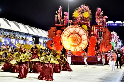 notícia: Última noite na Passarela do Samba foi marcada pela emoção e alegria
