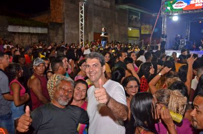 notícia: Prefeitura leva tradição e alegria às comunidades Cidade Olímpica e Madre Deus com festejos do ‘São João no Bairro’
