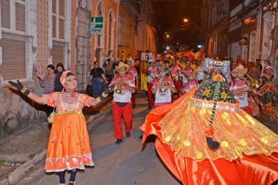 notícia: Arraial da Cidade recebe grupos folclóricos após cortejo do XII Clarins da Ilha