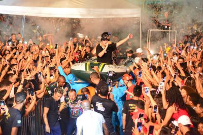 notícia: Show de Felipe Amorim leva mais de 120 mil pessoas ao Arraial da Cidade, na Maria Aragão