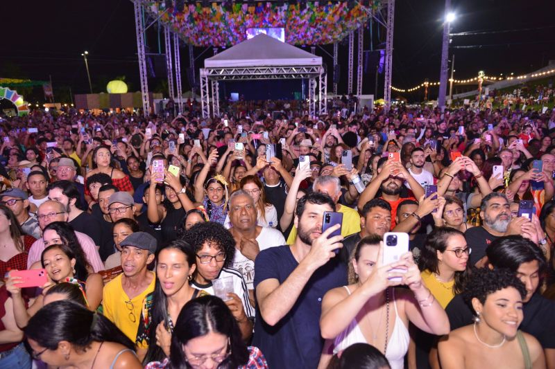 Público do Arraial da Cidade aplaude Geraldo Azevedo em mais uma noite de festança