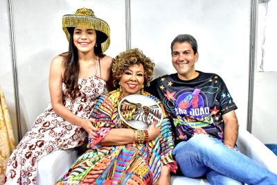 notícia: Arraial da Cidade leva milhares de fãs em shows de Alcione e Evoney Fernandes, na Praça Maria Aragão