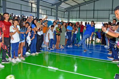 notícia: Prefeito Eduardo Braide entrega quadra poliesportiva, campo de futebol e horta em escola na Cidade Operária