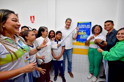 notícia: Prefeito Eduardo Braide entrega escola na Vila Lobão totalmente reformada