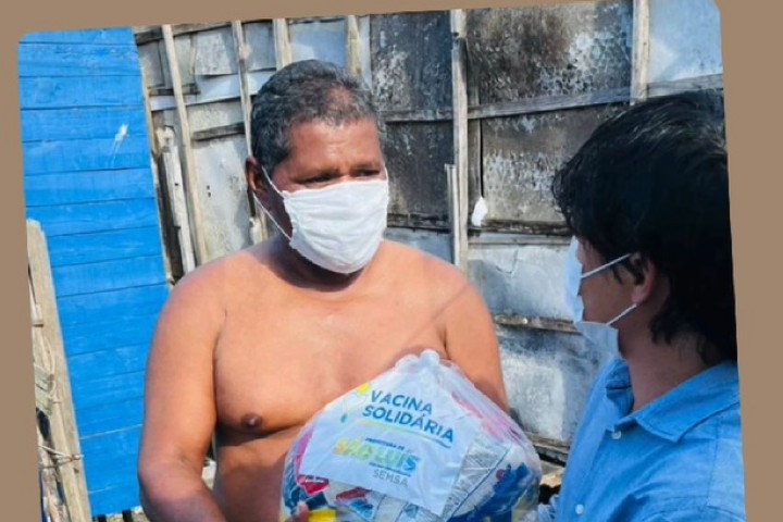 vídeo: #VacinaSolidária entrega cestas básicas no bairro Santa Cruz
