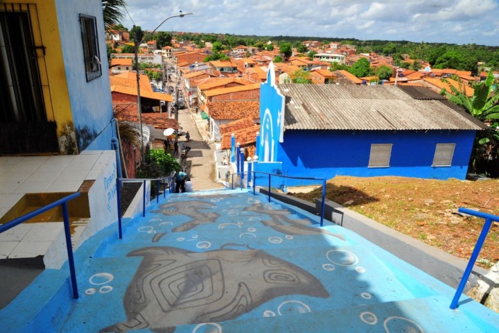 Prefeitura no Bairro leva arte à Escadaria da Rua da Vitória, no Coroadinho