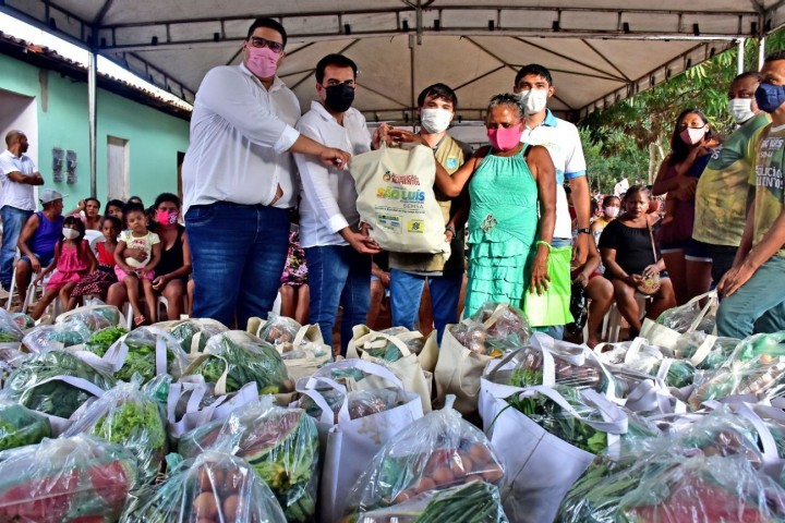 Vídeo: Entrega de cestas de alimentos 🥬🍅 pelo PAA chega ao Maracanã 😉🥗