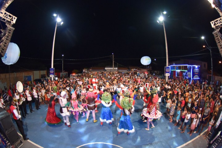 Vídeo: Natal no Bairro encanta os moradores do Cohatrac 🤗💙✨