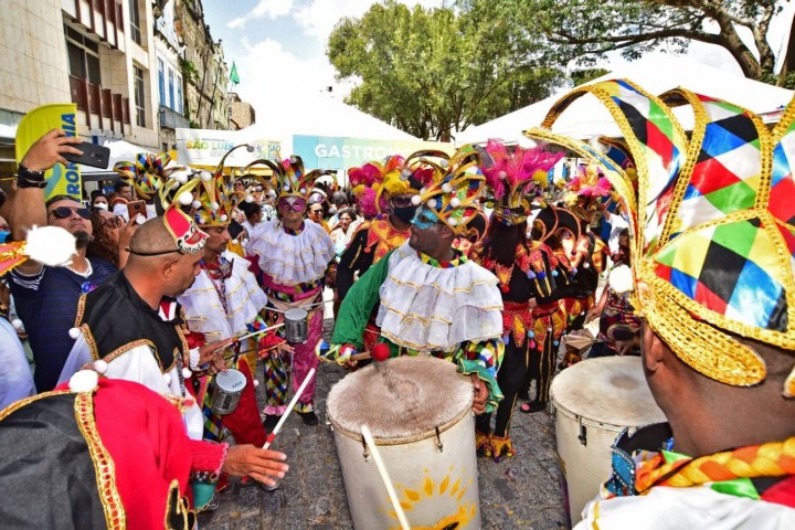 Prefeitura promove cortejo com blocos tradicionais de São Luís 🥁🎶