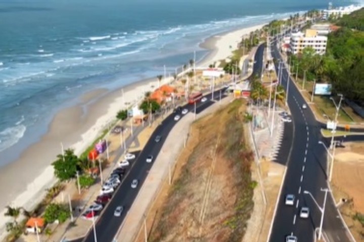 Prefeitura renova 12 km de asfalto 🛣️ na Avenida Litorânea! ✅