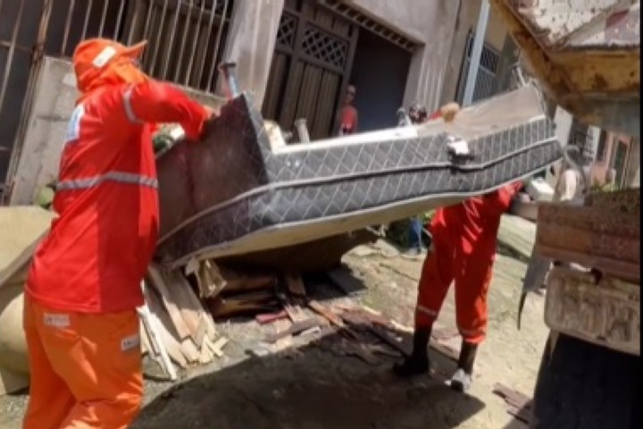 Vídeo: 📢 🚛 Cata-Treco passa pelas ruas do Bequimão!