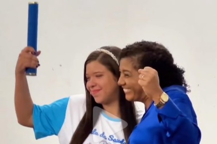 vídeo: Inclusão e emoção na formatura dos estudantes da Escola Municipal Bilíngue. 🤟🎓